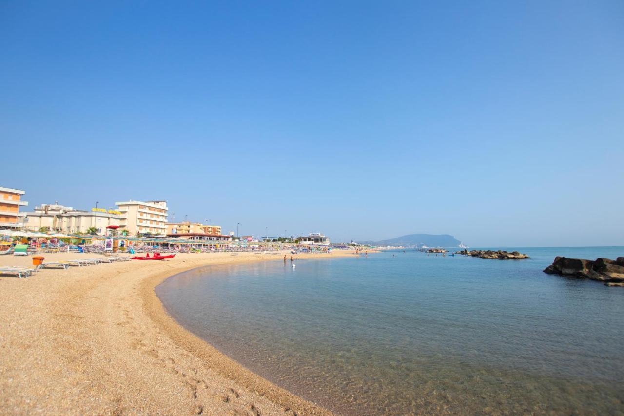 Hotel Giannino Порто-Реканати Экстерьер фото